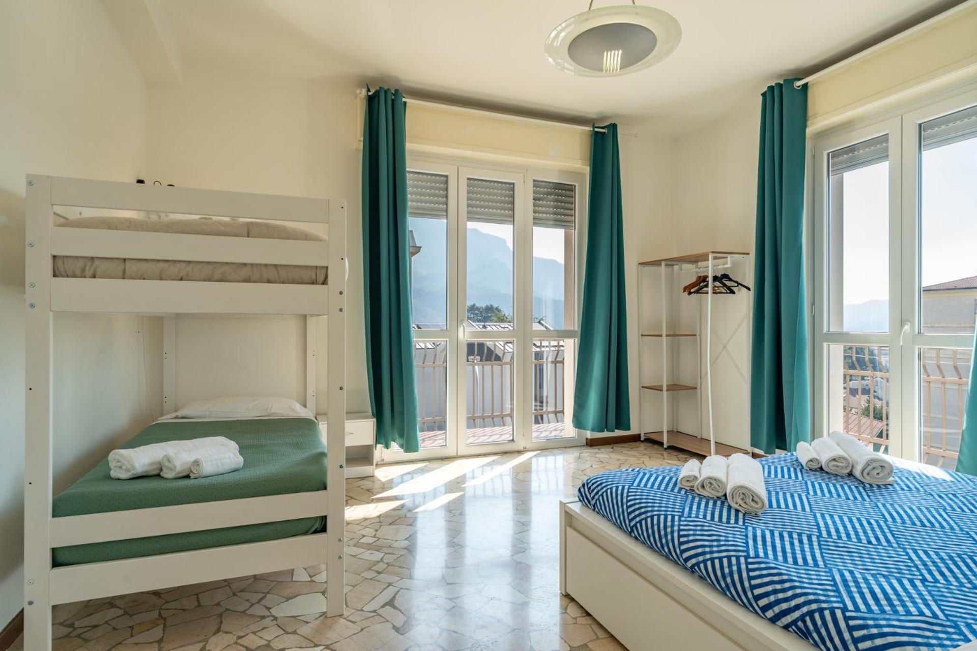 Spacious Apartment With Panoramic Views In Lecco Eksteriør billede