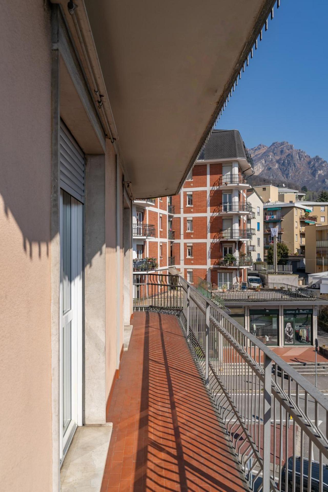 Spacious Apartment With Panoramic Views In Lecco Eksteriør billede