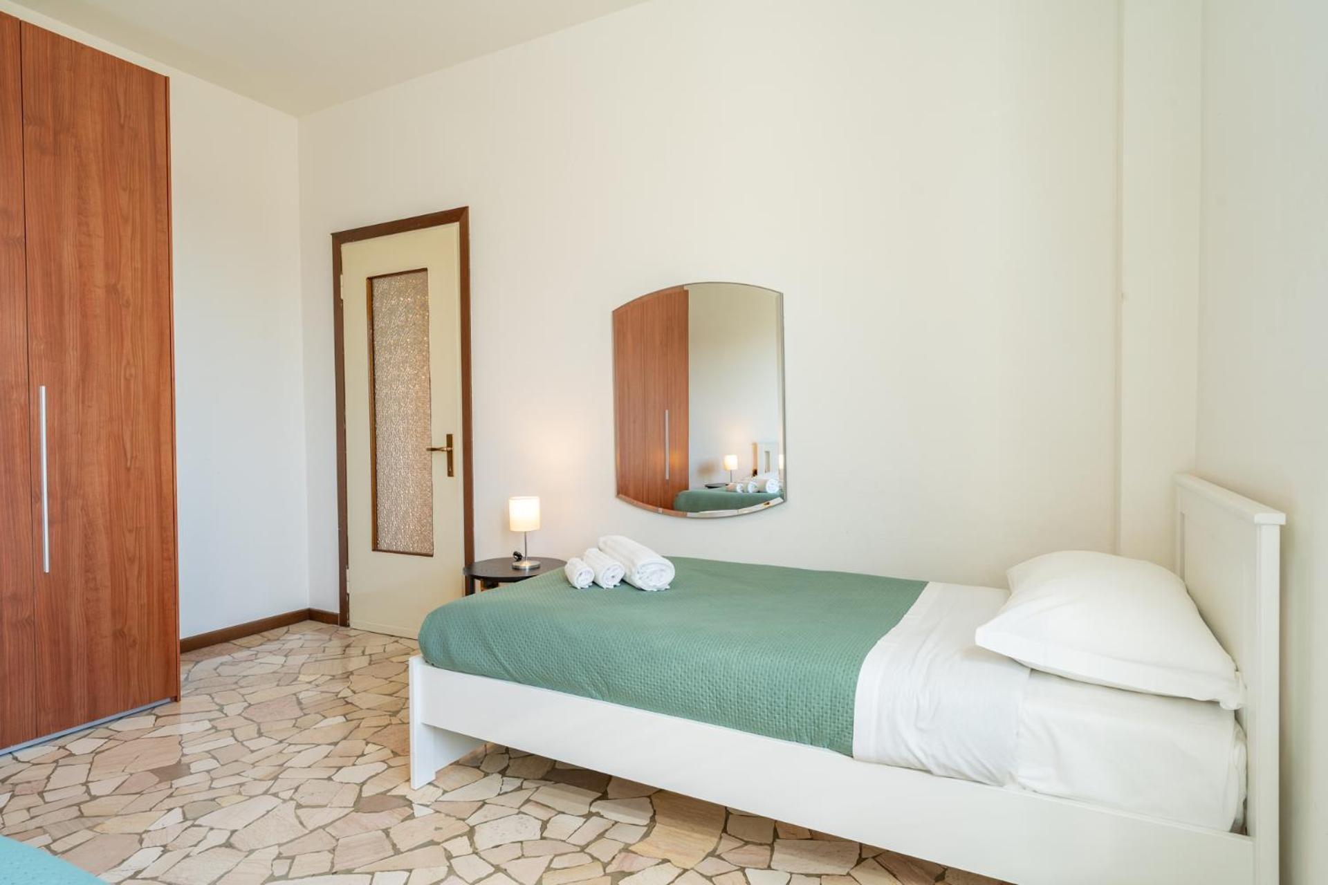 Spacious Apartment With Panoramic Views In Lecco Eksteriør billede