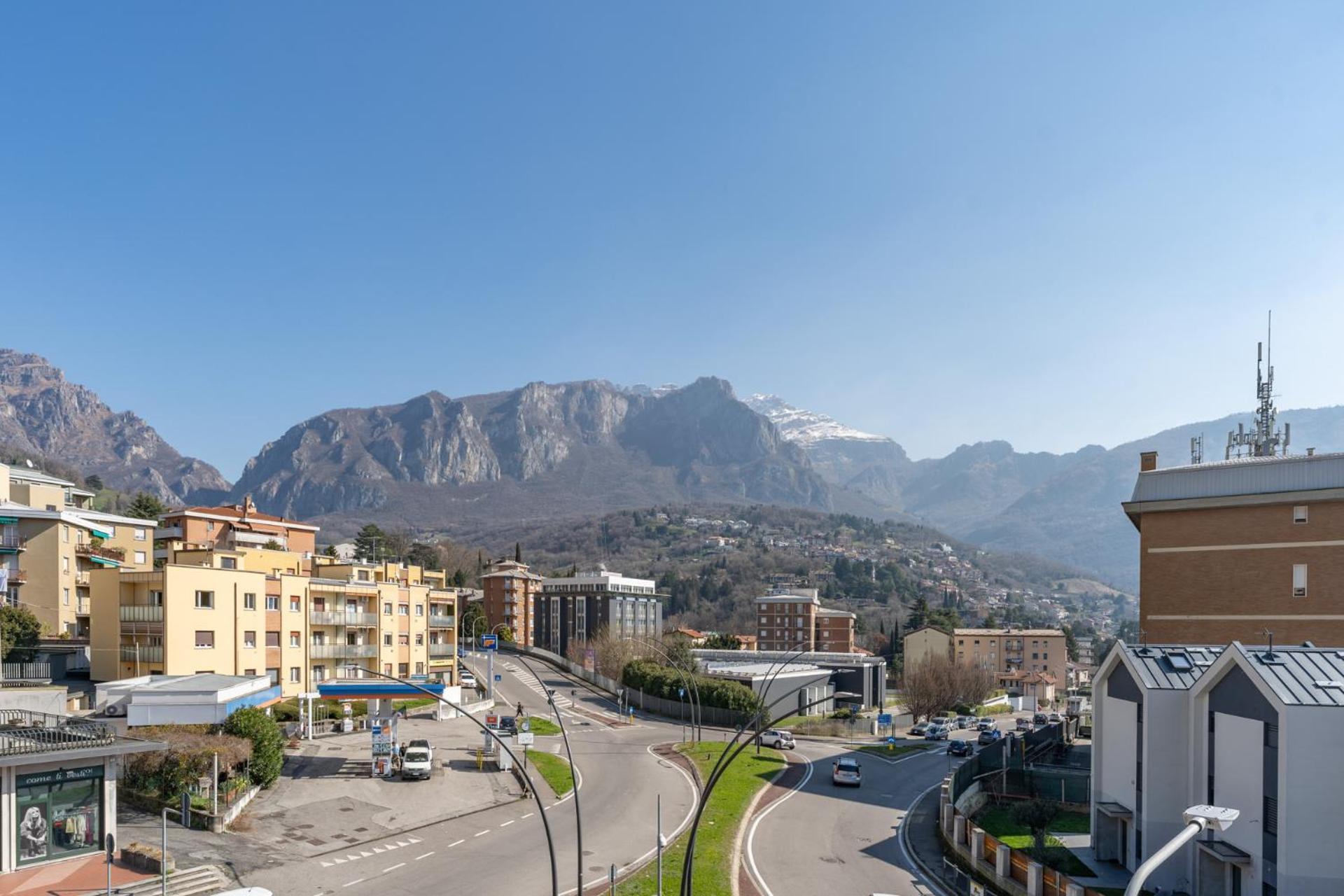 Spacious Apartment With Panoramic Views In Lecco Eksteriør billede