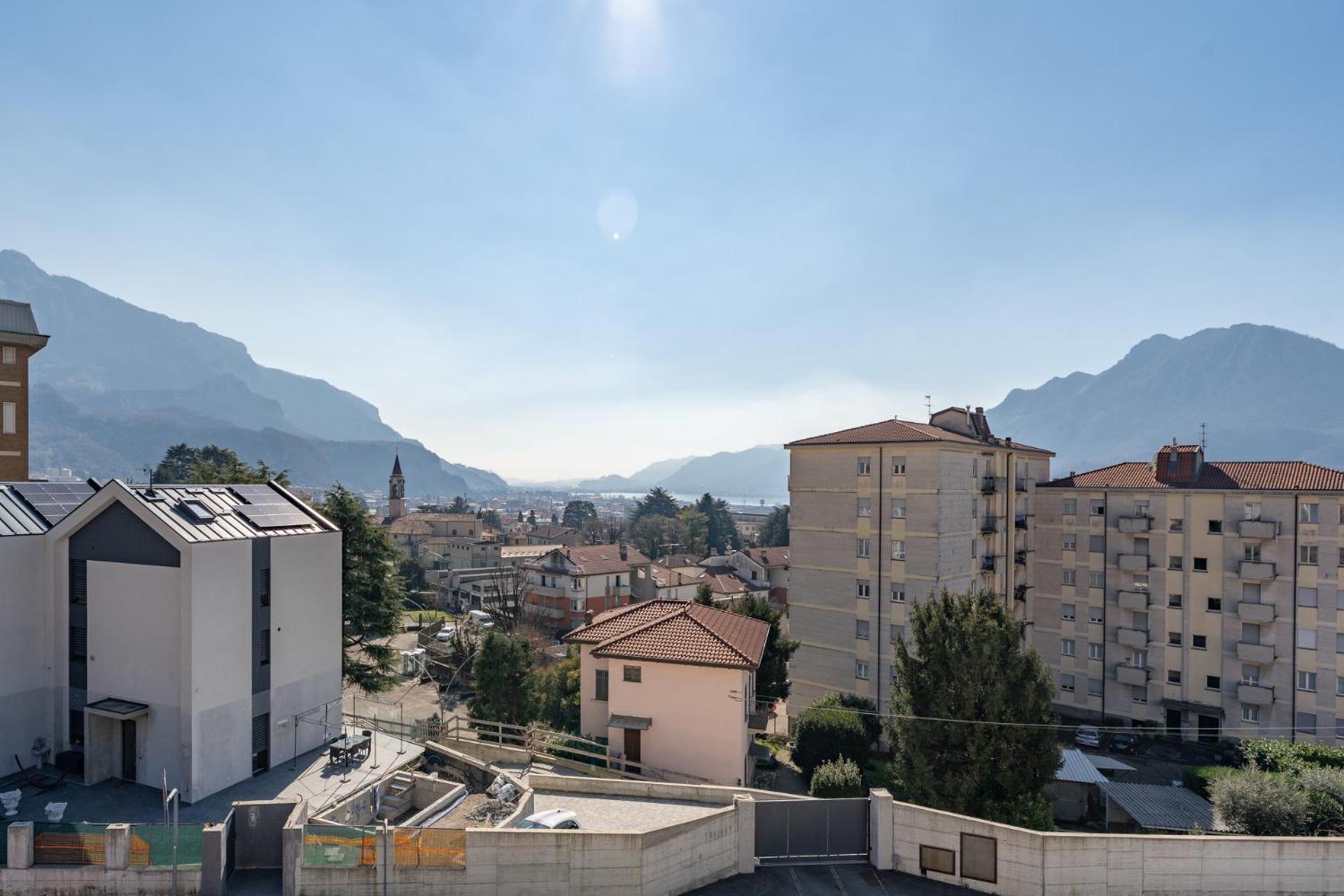 Spacious Apartment With Panoramic Views In Lecco Eksteriør billede